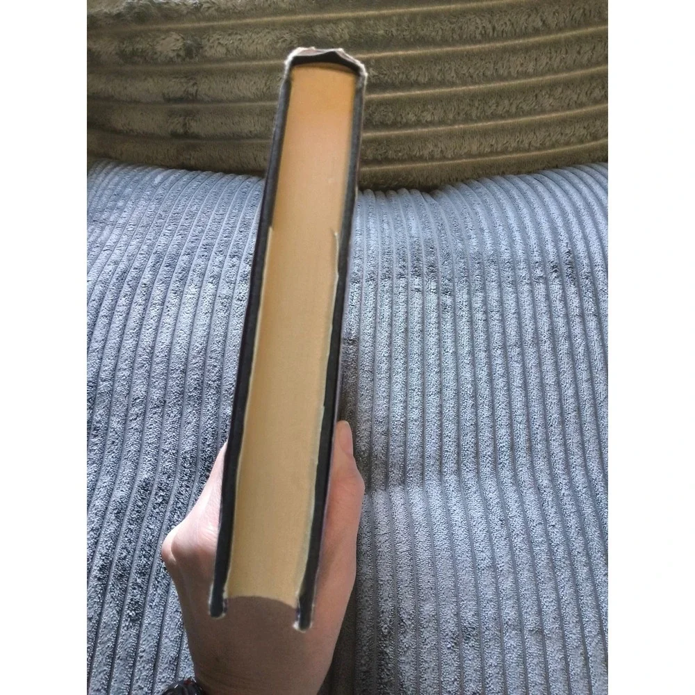 N/A hardcover dust